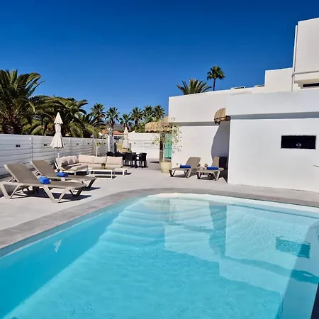 Villa Privada Con Piscina | Todo Cerca A Pie